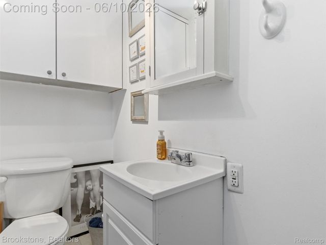 21813 Stephens Street, St. Clair Shores, MI 48080