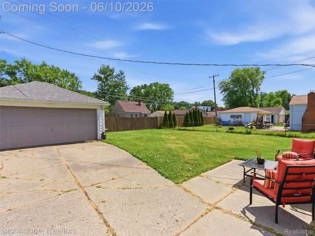 21813 Stephens Street, St. Clair Shores, MI 48080