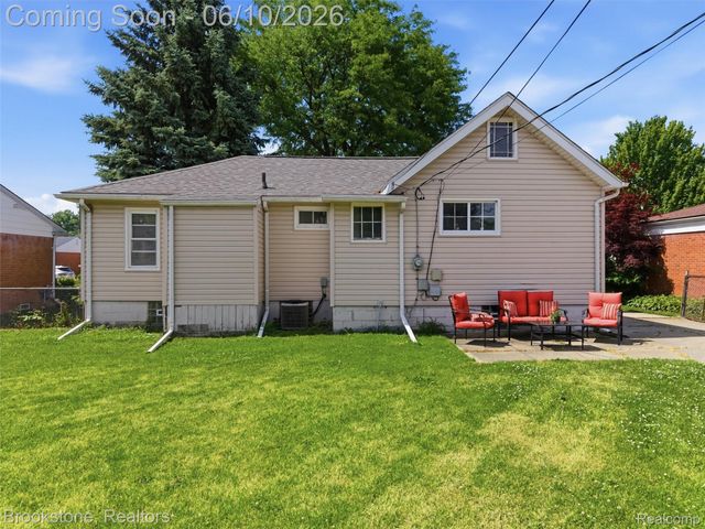 21813 Stephens Street, St. Clair Shores, MI 48080