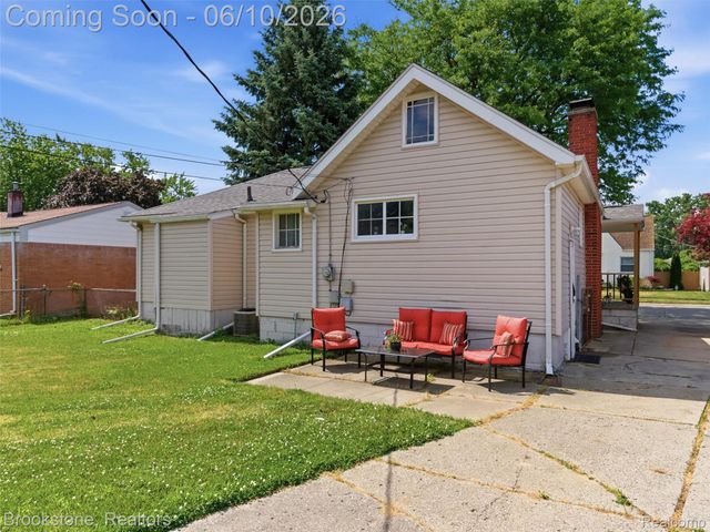 21813 Stephens Street, St. Clair Shores, MI 48080