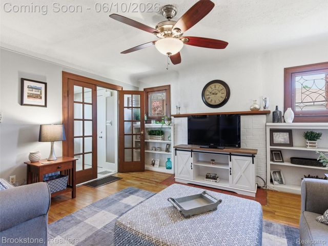 21813 Stephens Street, St. Clair Shores, MI 48080