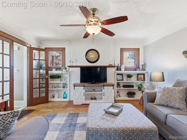 21813 Stephens Street, St. Clair Shores, MI 48080