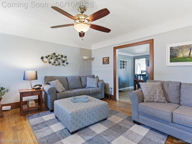 21813 Stephens Street, St. Clair Shores, MI 48080