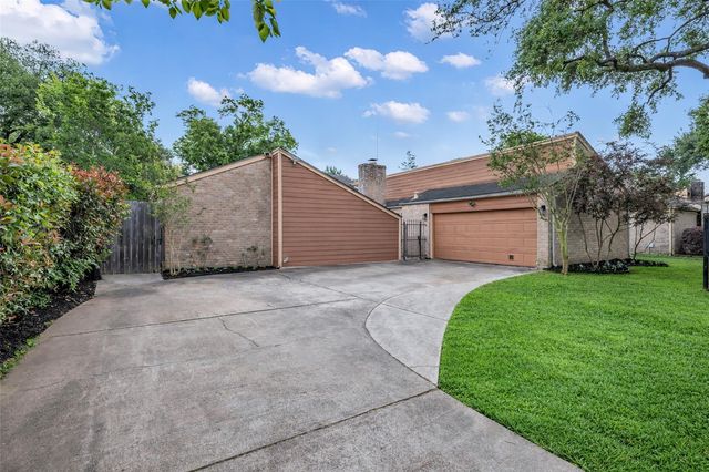 8206 Debbie Gay Drive, Houston, TX 77040