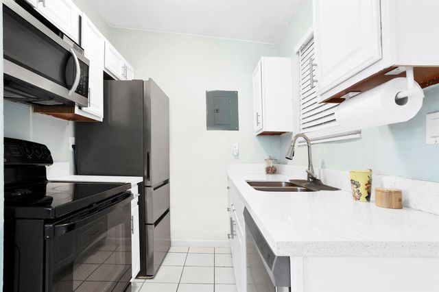 5241 NE 16th Terrace E, Pompano Beach, FL 33064