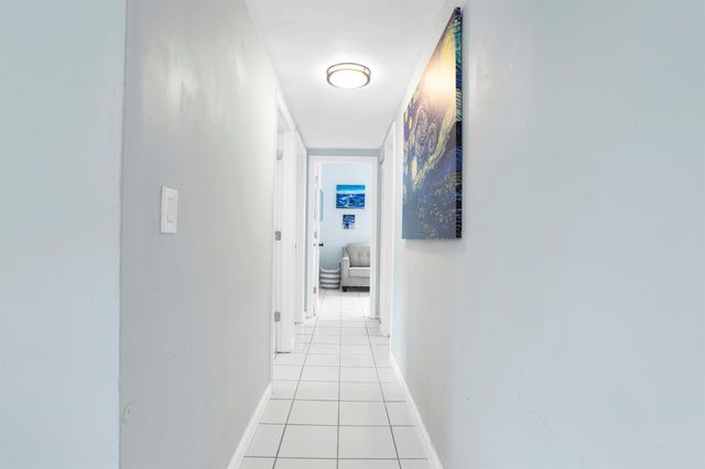 5241 NE 16th Terrace E, Pompano Beach, FL 33064