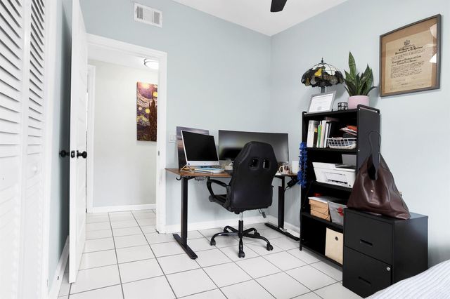 5241 NE 16th Terrace E, Pompano Beach, FL 33064