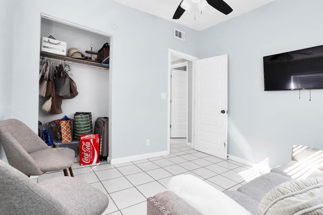 5241 NE 16th Terrace E, Pompano Beach, FL 33064