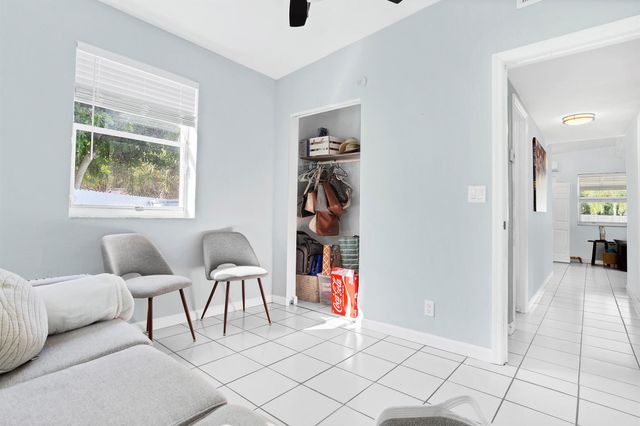 5241 NE 16th Terrace E, Pompano Beach, FL 33064