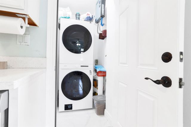 5241 NE 16th Terrace E, Pompano Beach, FL 33064