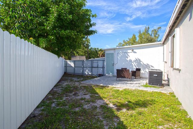 5241 NE 16th Terrace E, Pompano Beach, FL 33064