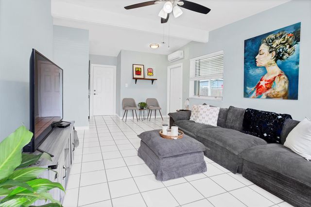 5241 NE 16th Terrace E, Pompano Beach, FL 33064