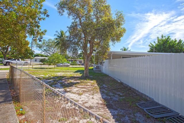 5241 NE 16th Terrace E, Pompano Beach, FL 33064
