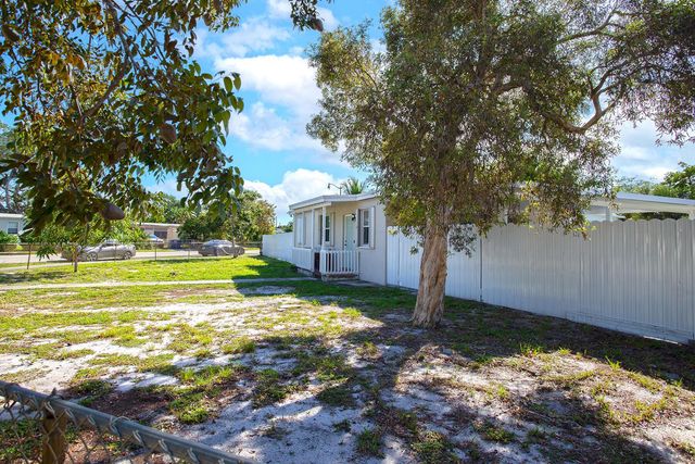 5241 NE 16th Terrace E, Pompano Beach, FL 33064