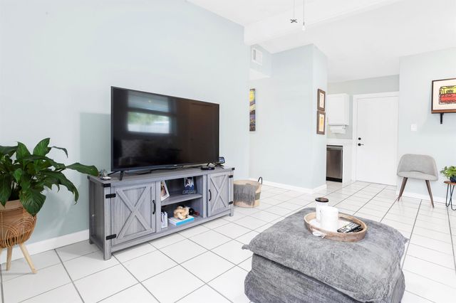 5241 NE 16th Terrace E, Pompano Beach, FL 33064