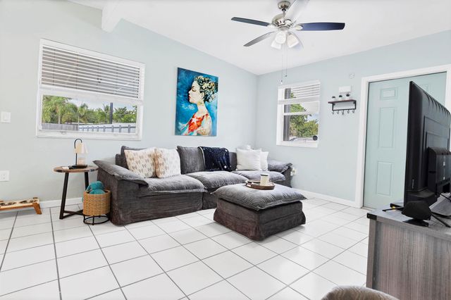 5241 NE 16th Terrace E, Pompano Beach, FL 33064