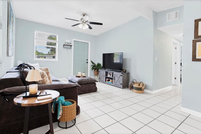 5241 NE 16th Terrace E, Pompano Beach, FL 33064