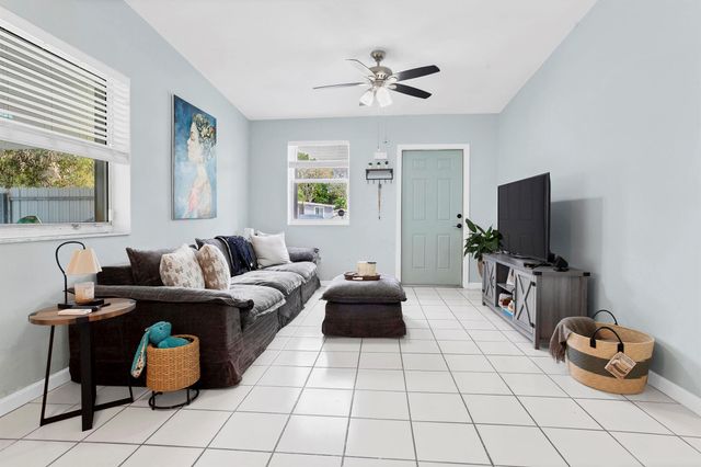 5241 NE 16th Terrace E, Pompano Beach, FL 33064