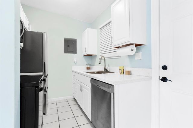 5241 NE 16th Terrace E, Pompano Beach, FL 33064