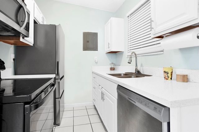 5241 NE 16th Terrace E, Pompano Beach, FL 33064