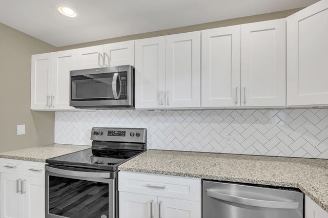 1300 Hawkins St Apt 4, Nashville, TN 37203