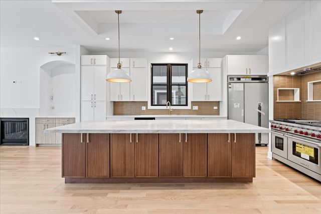 3140 N Leavitt Street, Chicago, IL 60618