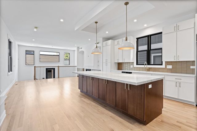 3140 N Leavitt Street, Chicago, IL 60618