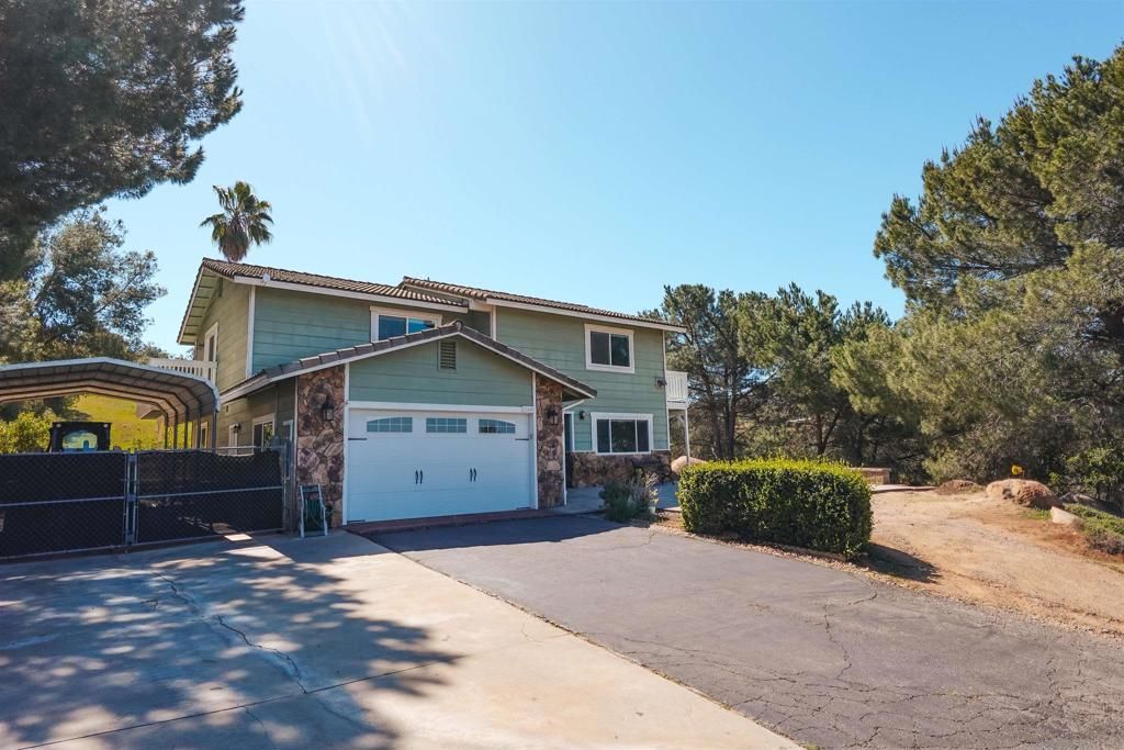 Image 1 of property listing at 17649 Rancho De Carole Rd, Ramona, CA 92065