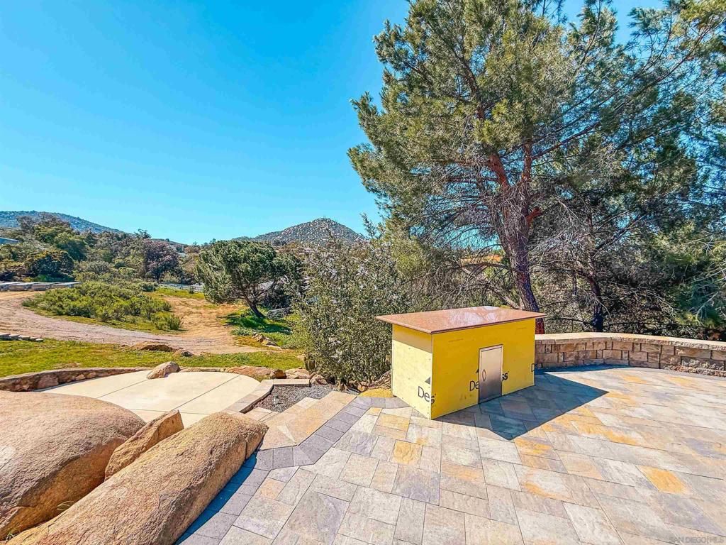 Image 3 of property listing at 17649 Rancho De Carole Rd, Ramona, CA 92065