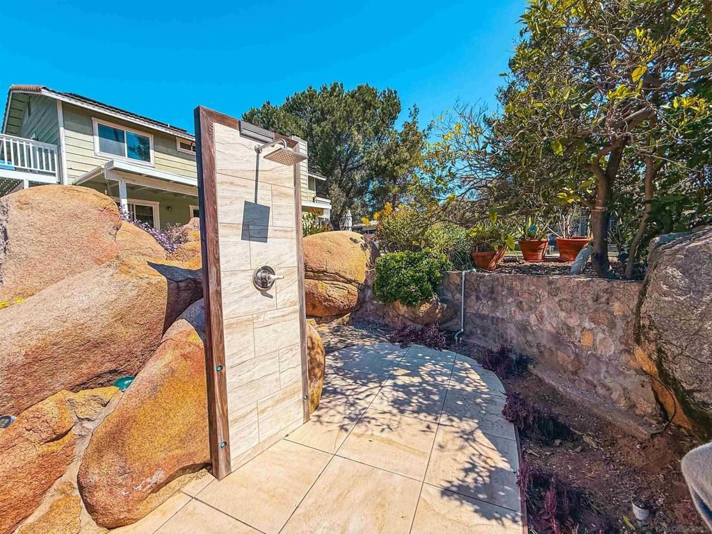 Image 6 of property listing at 17649 Rancho De Carole Rd, Ramona, CA 92065