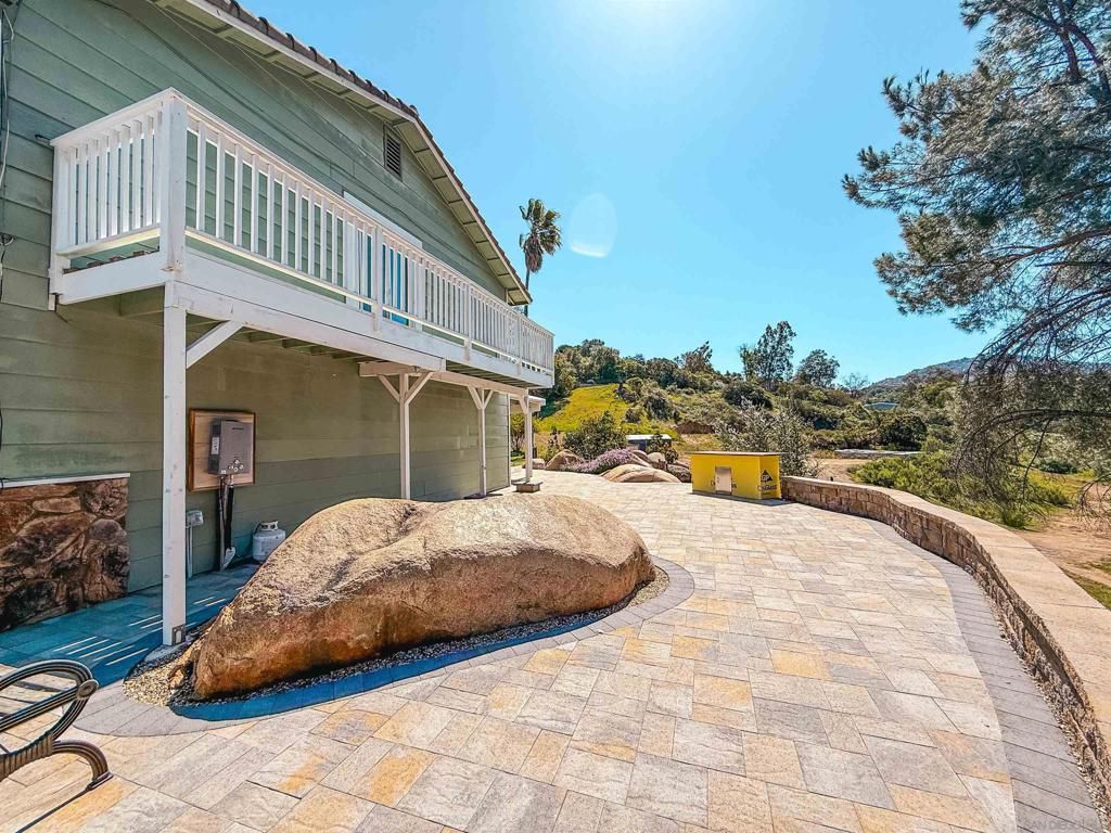 Image 9 of property listing at 17649 Rancho De Carole Rd, Ramona, CA 92065