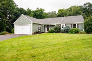 8 Mulligan Drive, Dover, NH 03820