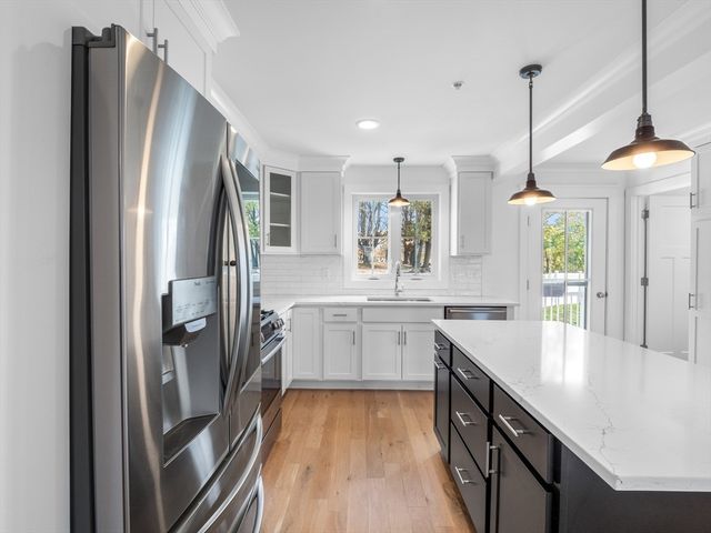 12 Hines 12, Newburyport, MA 01950