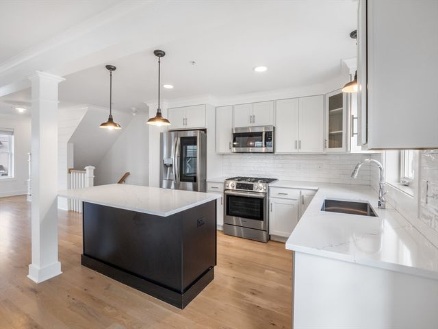 12 Hines 12, Newburyport, MA 01950