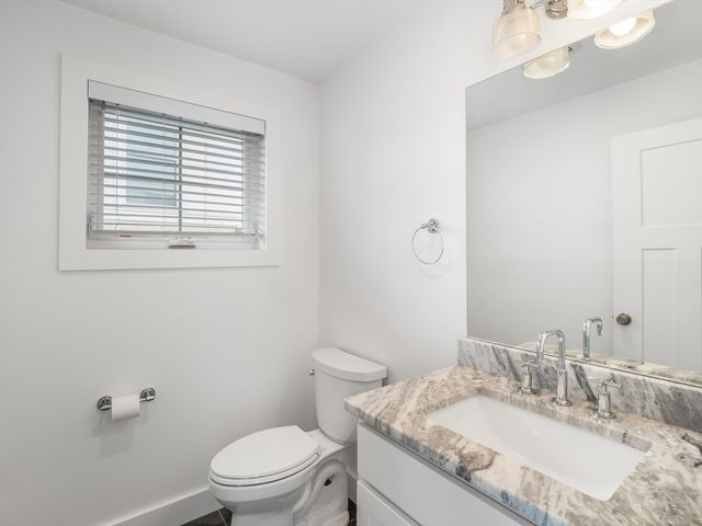 12 Hines 12, Newburyport, MA 01950