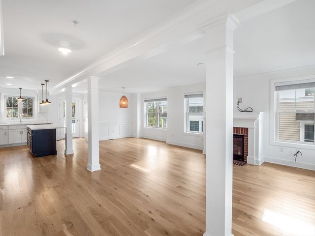 12 Hines 12, Newburyport, MA 01950