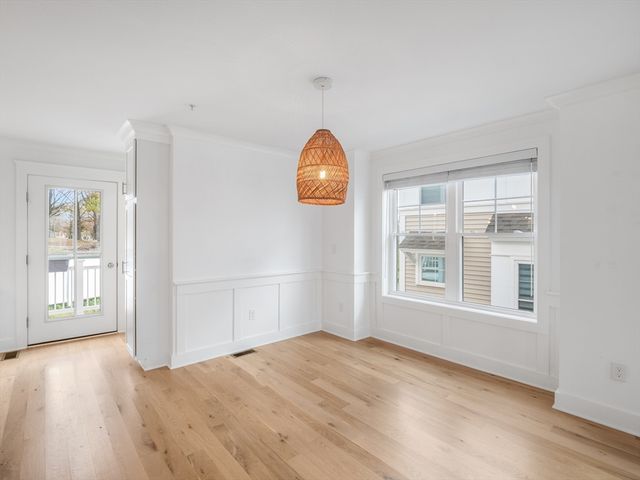 12 Hines 12, Newburyport, MA 01950