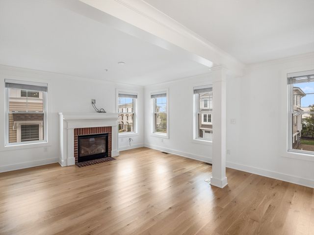 12 Hines 12, Newburyport, MA 01950