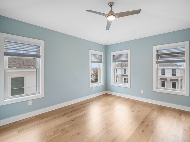 12 Hines 12, Newburyport, MA 01950