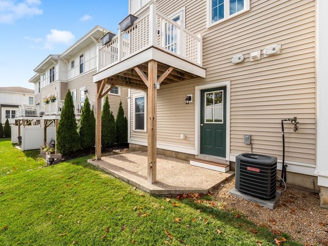 12 Hines 12, Newburyport, MA 01950