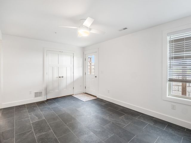 12 Hines 12, Newburyport, MA 01950