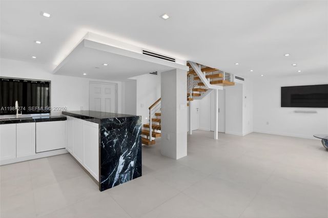 120 Jefferson Ave 12009, Miami Beach, FL 33139