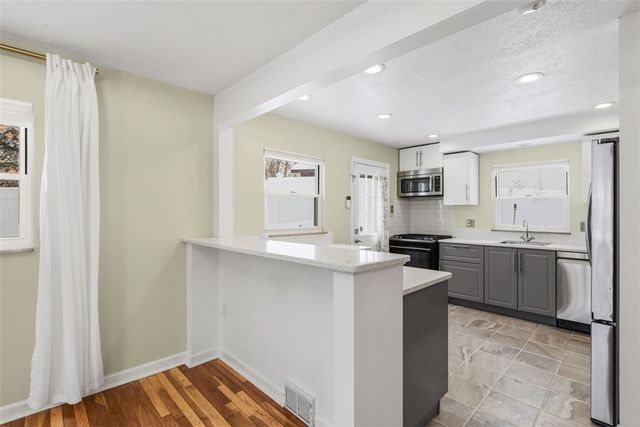 8468 Peebles Rd, Mccandless, PA 15237