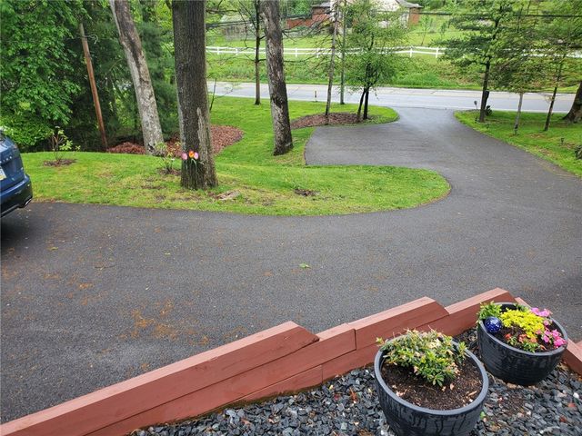 8468 Peebles Rd, Mccandless, PA 15237