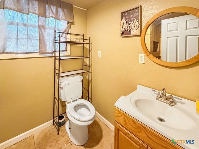 120 W Avenue J, Belton, TX 76513