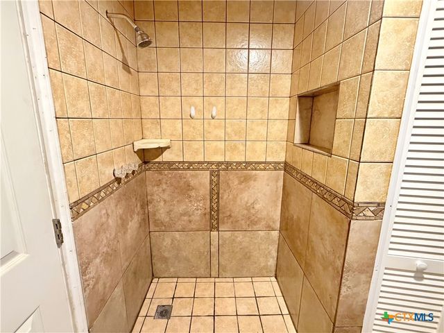 120 W Avenue J, Belton, TX 76513