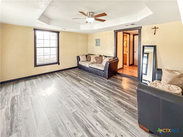 120 W Avenue J, Belton, TX 76513