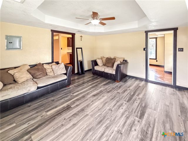 120 W Avenue J, Belton, TX 76513