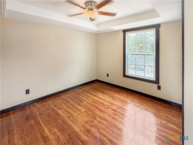 120 W Avenue J, Belton, TX 76513