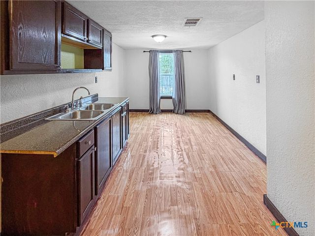 120 W Avenue J, Belton, TX 76513